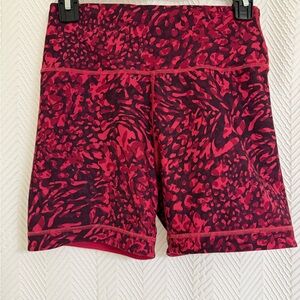 Peloton Vibrant pink and purple reversible Women's Bike Shorts 💕💜